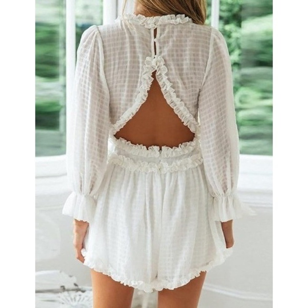 R209. Plunge Neck Open Back Ruffle‎ Romper - Picture 2 of 6
